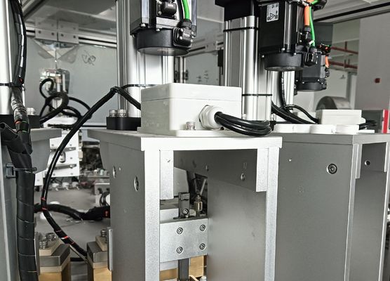 Bom preço. Superfície polida e estrutura de vara servo-ligada para a máquina de montagem de Euro Cap de pressão uniforme e estável on-line