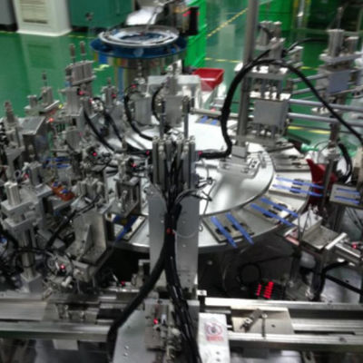 Bom preço. Máquina de montagem de produtos médicos controlada por PLC para produção de bisturi descartável e faca cirúrgica on-line