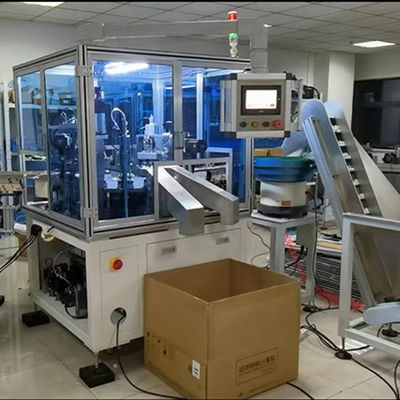 Bom preço. Máquina de montagem Filp Cap Tipo de volante Operação com elevador de alimentação de alta eficiência on-line