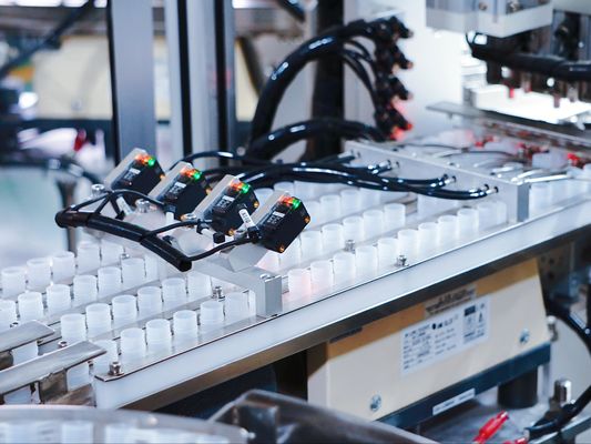 Bom preço. Máquina de montagem automática de tampa de geleia não padrão Alta flexibilidade Alta configuração Boa qualidade do equipamento on-line