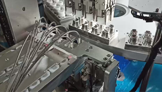 Bom preço. Máquina de montagem de Euro Cap para montagem automática de tampas de folha fácil de descascar para sacos e garrafas de perfusão on-line