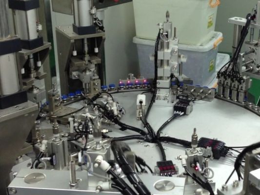 Bom preço. Máquina de montagem de produtos médicos compatível com ISO e GMP para tampas de perfusão e portas de injecção não de PVC on-line