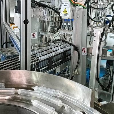 Bom preço. Máquina de montagem de produtos médicos personalizada para gotas intravenosas com inspeção e soluções de fibra óptica on-line