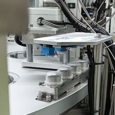 Bom preço. Máquina de Laminação de Tampa de Infusão que Pode Produzir Superfície de Soldagem Plana da Tampa de Infusão Euro Cap on-line