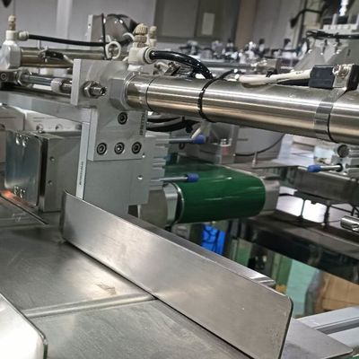 Bom preço. Máquina de montagem de tampas com motor a servo on-line