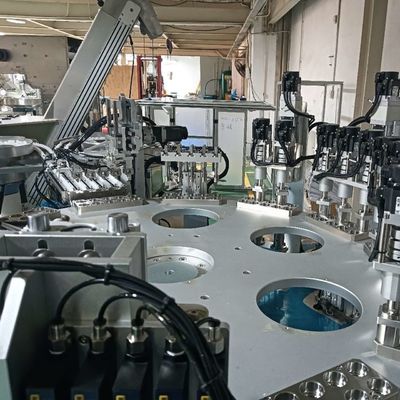 Bom preço. Máquina de montagem de tampa rotativa AC380V Máquina automática de tampa de parafuso OEM on-line