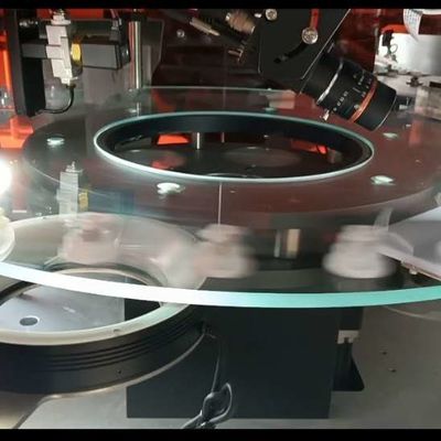 A máquina de inspeção de imagem pode detectar defeitos externos com velocidade de execução rápida e forte desempenho.