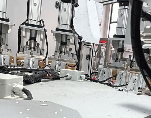Máquina de montagem de necessidades diárias Preenchimento e vedação automática de tampas e núcleos de dessecante Personalizavel Garantia de 1 ano