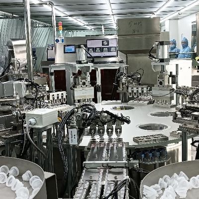 Máquina de montagem de garrafas de perfusão com tampa dupla