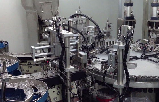 Bom preço. Máquina de montagem de Euro Cap para montagem automática de tampas de folha fácil de descascar para sacos e garrafas de perfusão on-line