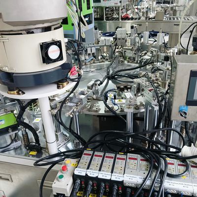 Bom preço. Máquina de montagem automática para agulhas de colheita de sangue, controle Mitsubishi PLC, exibição bilíngue, operação simples e clara on-line