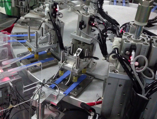 Alta taxa de produtos qualificados acima de 99% com máquina de montagem de produtos médicos para faca e bisturi cirúrgico descartáveis