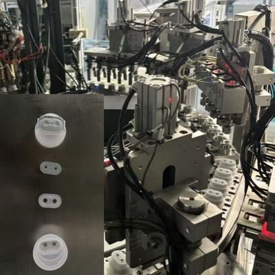 Máquina de montagem Euro Cap de alta precisão e qualificada para montagem automática de tampas de folha de peeling fácil para sacos e garrafas moles de perfusão IV