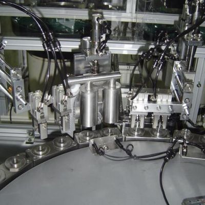 Bom preço. Tipo giratório Alumínio Long Lance Cap Máquina de montagem automática Alta flexibilidade on-line
