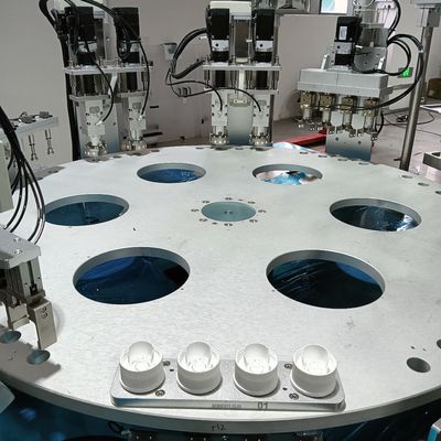 Máquina de montagem automática de tampa de detergente de lavanderia Operador giratório feito de aço inoxidável