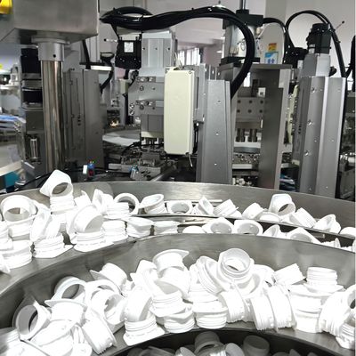 Máquina de montagem automática de tampas de leite não-padrão acionada por servo de desempenho estável