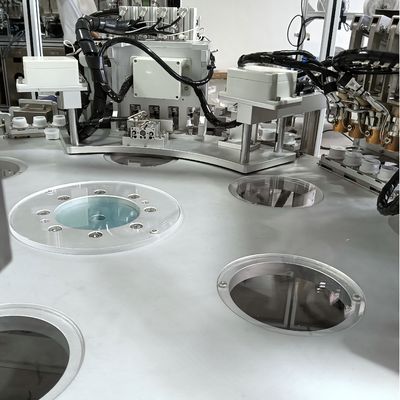 Máquina de Montagem Automática de Tampa de Filme para Infusão Operada por um Operador, Economia de Mão de Obra