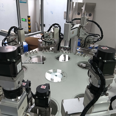 Máquina de enchimento de tampa de desicante carregada de mola, de tipo carrossel, personalizada, com equipamento fácil de operar e um ecrã que mostra a solução de problemas.