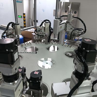 Bom preço. Máquina de enchimento de tampa de desicante carregada de mola, de tipo carrossel, personalizada, com equipamento fácil de operar e um ecrã que mostra a solução de problemas. on-line