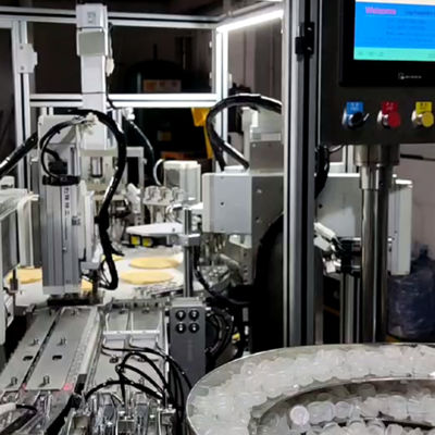Bom preço. Máquina de montagem de tampas CRC de tela sensível ao toque com controlo PLC on-line