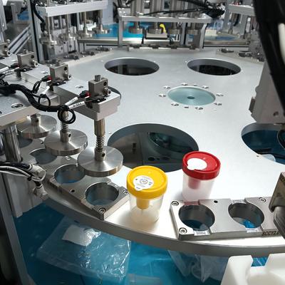 Máquina de montagem de copos de urina de estilo giratório com desempenho estável e baixos custos de manutenção para montagem de produtos médicos