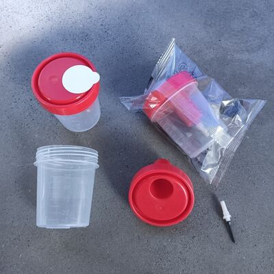 Máquina de montagem automática não padrão de copos de urina com interface de duas línguas e operação fácil de usar para velocidade de produção personalizável