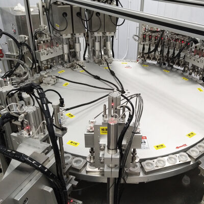Bom preço. Máquina de montagem Euro Cap com capacidade de produção de 4500-22000 por hora, taxa qualificada de 99% e controlo PLC para tampas de perfusão on-line