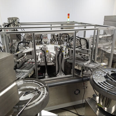 Bom preço. Máquina de montagem de Euro Cap com 4000-12000 Caps por hora, taxa qualificada de 99% e sistema de controlo PLC para montagem automática de capas de perfusão on-line