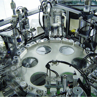 Máquina automática de montagem de Euro Cap com servomotor de controlo PLC para montagem de capas de perfusão de alta velocidade 4500-22000 por hora